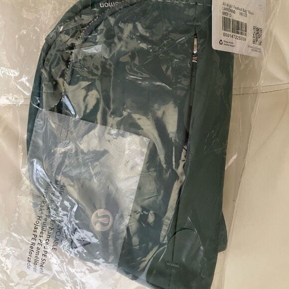 LULULEMON ALL NIGHT FESTIVAL BAG MEDIUM FORREST GREEN 2L micro bag NWT Perfect - Picture 6 of 7